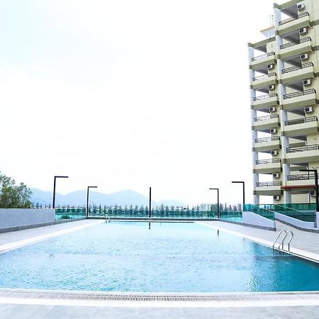 Marina Heights Seaview Resort Apartment II Lumut Exteriör bild