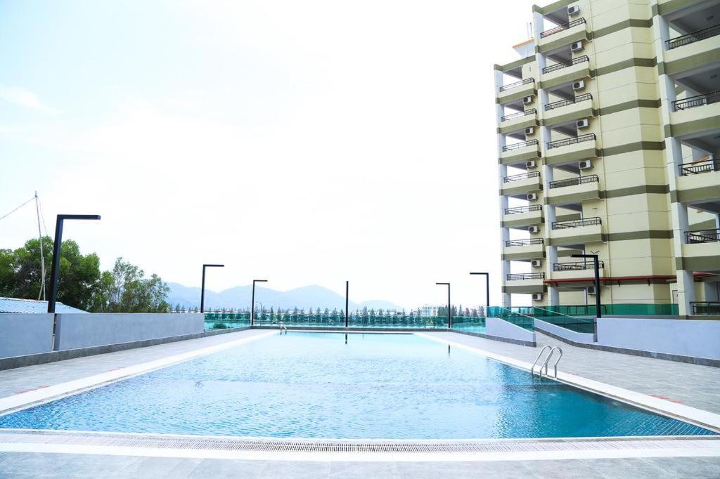 Marina Heights Seaview Resort Apartment II Lumut Exteriör bild