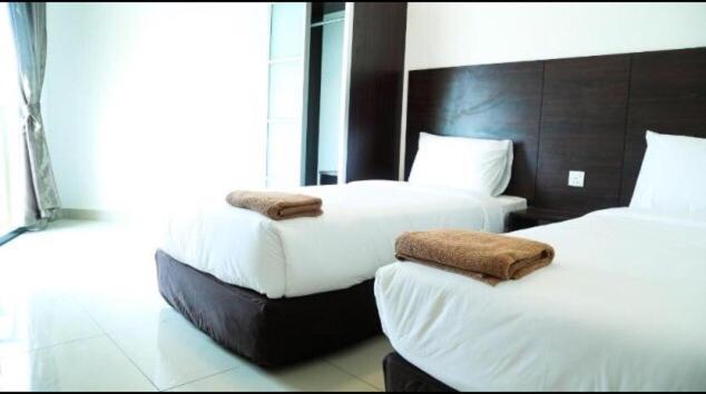 Marina Heights Seaview Resort Apartment II Lumut Exteriör bild